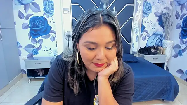 Snapshot of LatinaHoleQueen chatting on 09-24-25, 02:31 LatinaHoleQueen online show from 09-24-25, 02:31