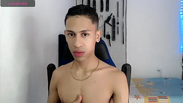 Snapshot of dylan_apol0 chatting on 11-09-25, 04:44 dylan apol0 online show from 11-09-25, 04:44