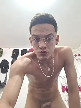 Snapshot of Ethanho0t chatting on 10-17-25, 09:34 Ethanho0t online show from 10-17-25, 09:34