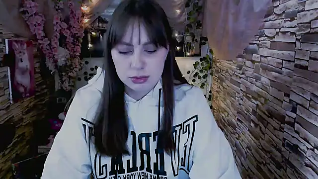 Snapshot of Amanda_Bright_ chatting on 09-19-25, 06:37 Amanda Bright online show from 09-19-25, 06:37