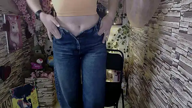 Snapshot of Amanda_Bright_ chatting on 10-08-25, 07:17 Amanda Bright online show from 10-08-25, 07:17