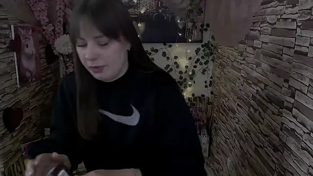 Snapshot of Amanda_Bright_ chatting on 10-22-25, 06:35 Amanda Bright online show from 10-22-25, 06:35