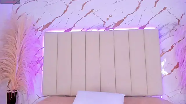 Snapshot of Elody_rousse chatting on 10-14-25, 12:06 Elody rousse online show from 10-14-25, 12:06