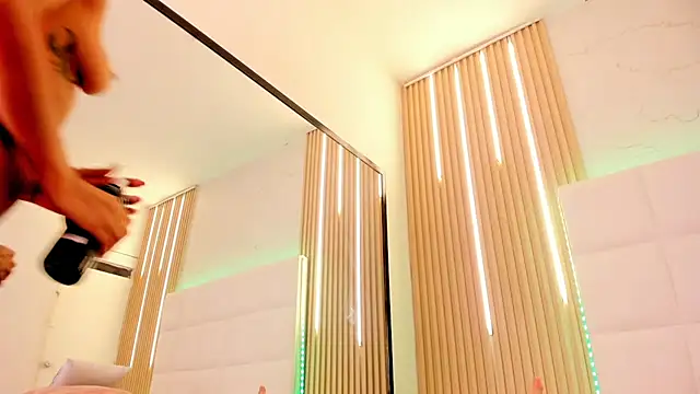 Snapshot of Elody_rousse chatting on 11-28-25, 12:19 Elody rousse online show from 11-28-25, 12:19