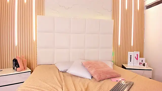 Snapshot of Elody_rousse chatting on 12-01-25, 12:21 Elody rousse online show from 12-01-25, 12:21