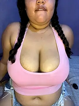 Snapshot of qxmila1 chatting on 10-22-25, 04:07 qxmila1 online show from 10-22-25, 04:07