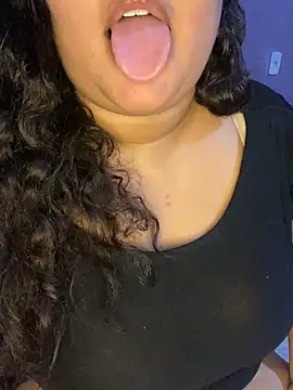 Snapshot of qxmila1 chatting on 10-23-25, 04:50 qxmila1 online show from 10-23-25, 04:50