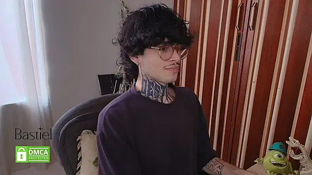 Snapshot of Mihail_leroy chatting on 10-10-25, 08:19 Mihail leroy online show from 10-10-25, 08:19