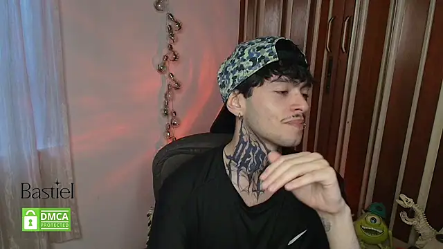 Snapshot of Mihail_leroy chatting on 10-14-25, 10:43 Mihail leroy online show from 10-14-25, 10:43