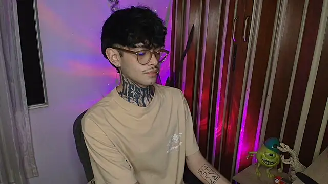 Snapshot of Mihail_leroy chatting on 11-27-25, 03:19 Mihail leroy online show from 11-27-25, 03:19