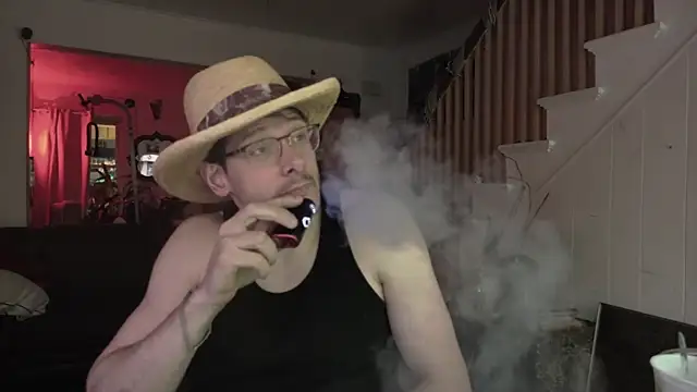 Snapshot of MasterDaddyCool chatting on 05-09-26, 01:11 MasterDaddyCool online show from 05-09-26, 01:11