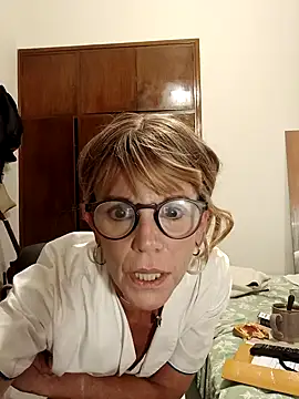 Polly23 online show from 12-19-25, 10:39