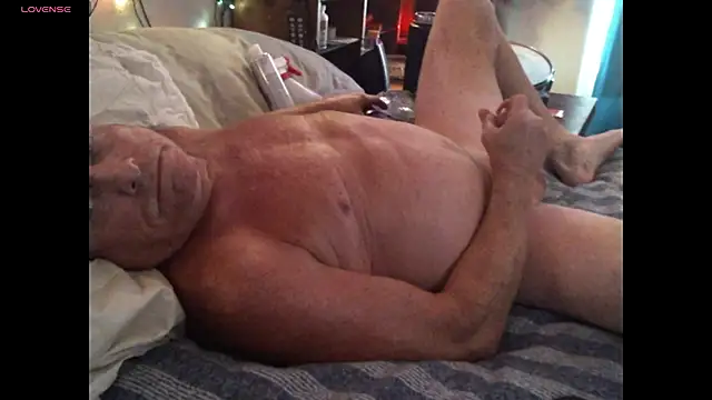 Snapshot of Pussyeat2please chatting on 09-27-25, 03:06 Pussyeat2please online show from 09-27-25, 03:06