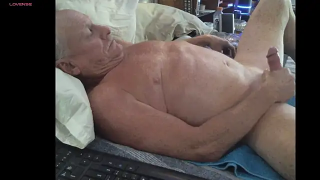 Snapshot of Pussyeat2please chatting on 09-29-25, 02:44 Pussyeat2please online show from 09-29-25, 02:44