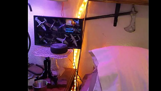 Snapshot of Pussyeat2please chatting on 11-16-25, 07:25 Pussyeat2please online show from 11-16-25, 07:25