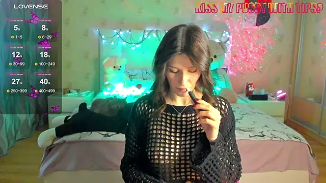 Snapshot of unearthly_di chatting on 10-22-25, 10:04 unearthly di online show from 10-22-25, 10:04