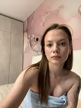 Snapshot of Rosie_Holmes_ chatting on 11-04-25, 03:16 Rosie Holmes online show from 11-04-25, 03:16