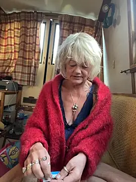 Snapshot of ladyboatlady chatting on 09-30-25, 06:40 ladyboatlady online show from 09-30-25, 06:40