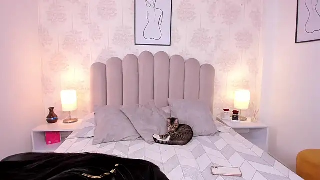 Snapshot of ShaynaHosk chatting on 09-08-25, 08:19 ShaynaHosk online show from 09-08-25, 08:19