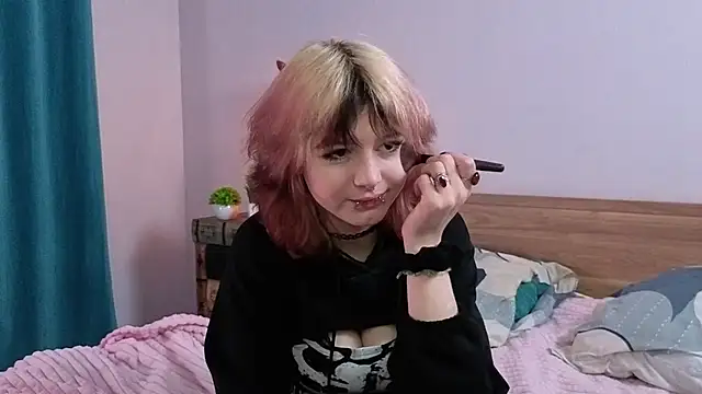 Snapshot of TaiteBeat chatting on 11-05-25, 05:46 TaiteBeat online show from 11-05-25, 05:46