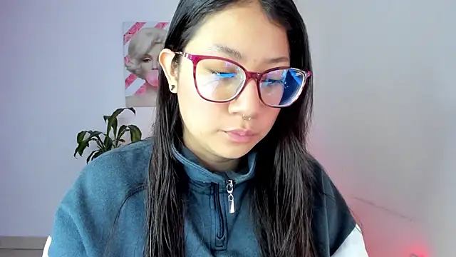 Snapshot of rouse_red chatting on 10-17-25, 01:46 rouse red online show from 10-17-25, 01:46