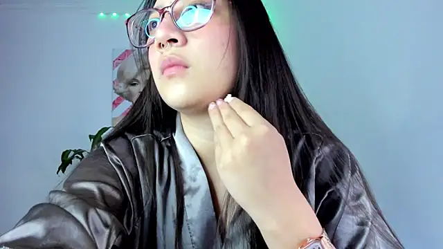 Snapshot of rouse_red chatting on 10-18-25, 01:34 rouse red online show from 10-18-25, 01:34