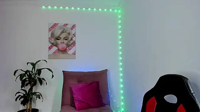 Snapshot of rouse_red chatting on 10-24-25, 07:21 rouse red online show from 10-24-25, 07:21