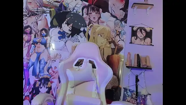 Snapshot of Kylie_Moan chatting on 10-12-25, 04:33 Kylie Moan online show from 10-12-25, 04:33