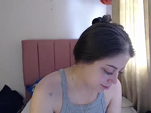 Snapshot of Alaina_Blessed chatting on 09-17-25, 02:52 Alaina Blessed online show from 09-17-25, 02:52