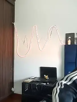 Snapshot of Tattoboy19cm chatting on 10-06-25, 10:07 Tattoboy19cm online show from 10-06-25, 10:07