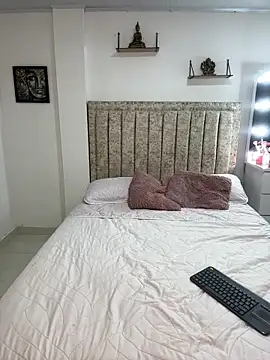 EmiilyEvans  online show from 10-20-25, 02:23