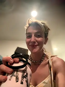 MrsSizzle online show from 10-21-25, 04:02