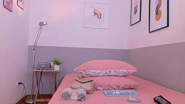 cutepetitee online show from 11-26-25, 07:59