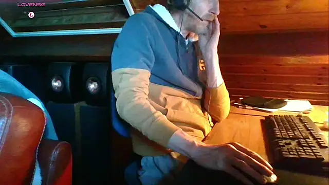 Snapshot of Vrenico-SC chatting on 09-09-25, 05:23 Vrenico-SC online show from 09-09-25, 05:23