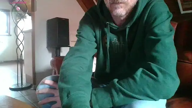 Snapshot of Vrenico-SC chatting on 09-24-25, 03:37 Vrenico-SC online show from 09-24-25, 03:37