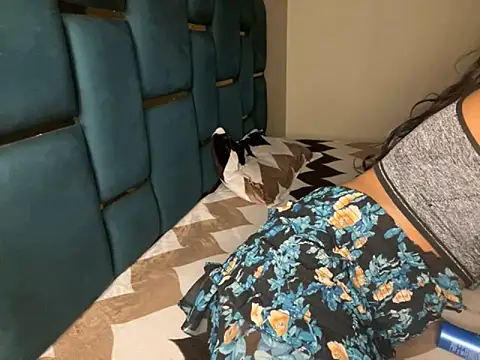 Snapshot of Apurva_Sharma chatting on 10-22-25, 06:51 Apurva Sharma online show from 10-22-25, 06:51