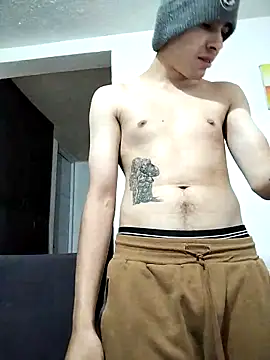 Snapshot of Loveshady981 chatting on 11-18-25, 08:57 Loveshady981 online show from 11-18-25, 08:57