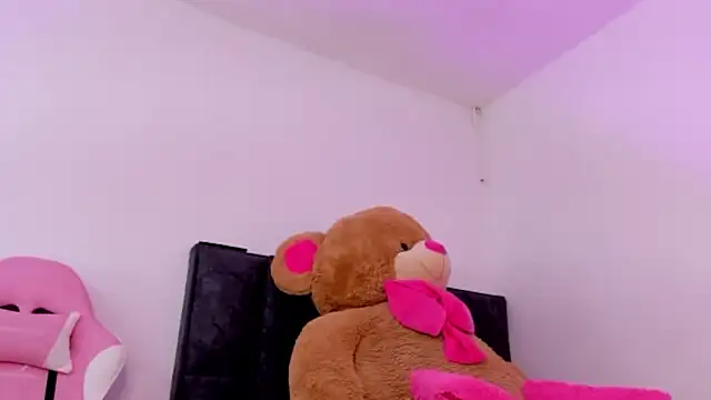 Snapshot of bellacruz3 chatting on 12-19-25, 10:11 bellacruz3 online show from 12-19-25, 10:11