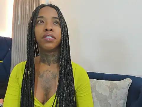 Pauline Fox online show from 10-21-25, 01:17