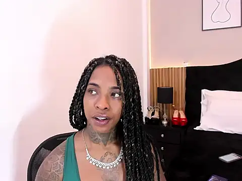 Pauline Fox online show from 04-24-26, 02:14