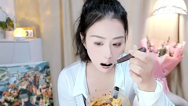 Snapshot of lumi65 chatting on 10-08-25, 11:41 lumi65 online show from 10-08-25, 11:41