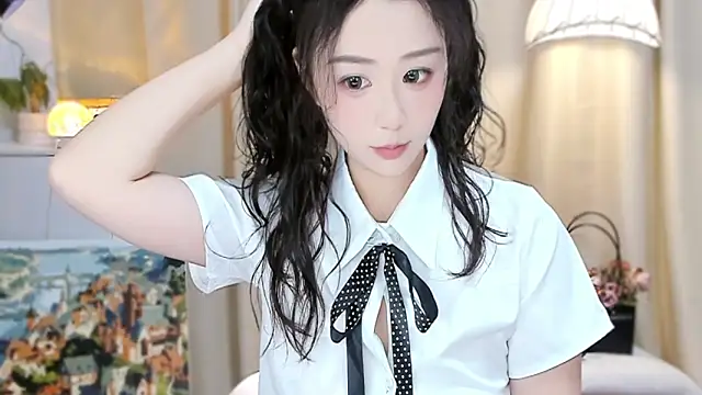 Snapshot of lumi65 chatting on 10-15-25, 11:43 lumi65 online show from 10-15-25, 11:43