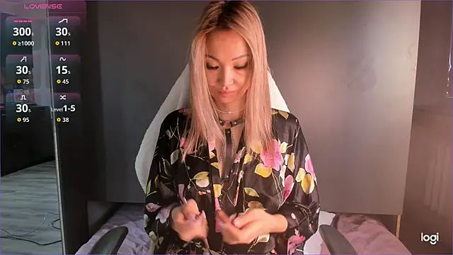 K1ttyC4t  online show from 12-03-25, 03:58