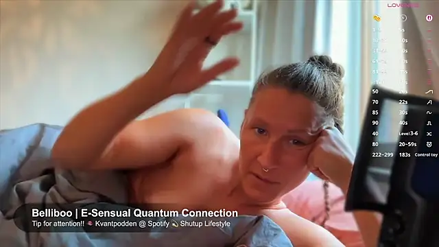 Snapshot of SwingWingWomanSweden chatting on 09-12-25, 06:35 SwingWingWomanSweden online show from 09-12-25, 06:35