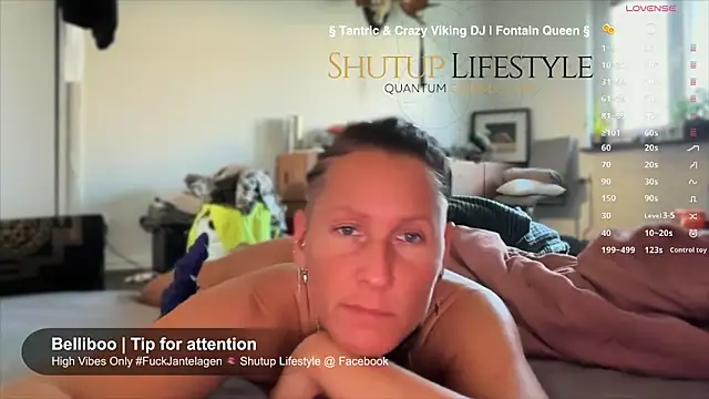 Snapshot of SwingWingWomanSweden chatting on 09-27-25, 06:18 SwingWingWomanSweden online show from 09-27-25, 06:18