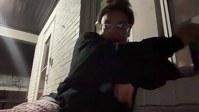 Snapshot of zahrabliss chatting on 09-14-25, 04:11 zahrabliss online show from 09-14-25, 04:11