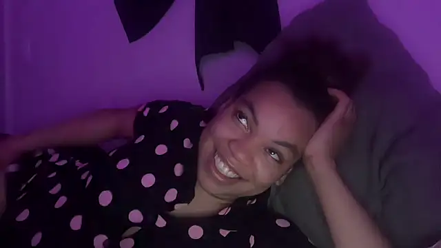 Snapshot of zahrabliss chatting on 10-01-25, 01:44 zahrabliss online show from 10-01-25, 01:44