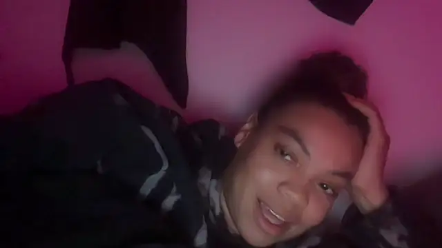 Snapshot of zahrabliss chatting on 10-04-25, 01:36 zahrabliss online show from 10-04-25, 01:36