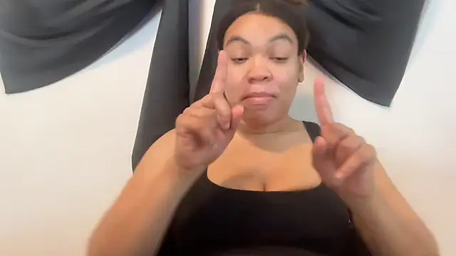 Snapshot of zahrabliss chatting on 10-06-25, 05:43 zahrabliss online show from 10-06-25, 05:43