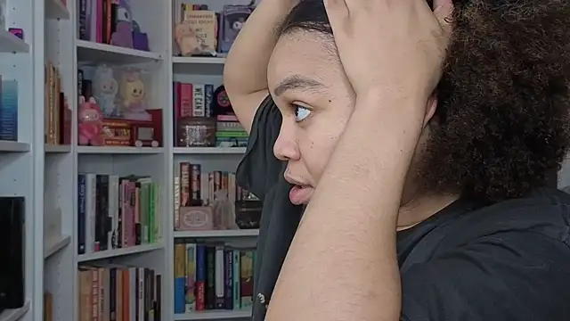 Snapshot of zahrabliss chatting on 10-23-25, 12:43 zahrabliss online show from 10-23-25, 12:43